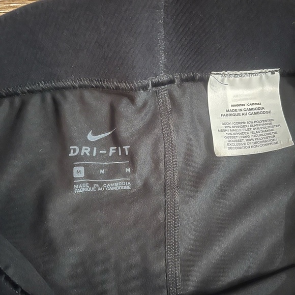 Nike Dri-Fit Capri Leggings with Logo Detail in Black Size Medium - Picture 5 of 5